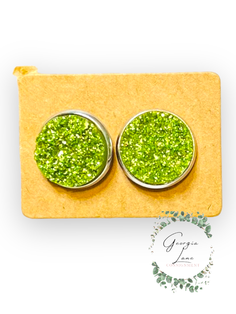 Green stone glitter earrings