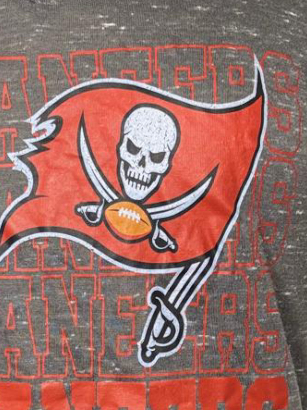Bucs tee grey