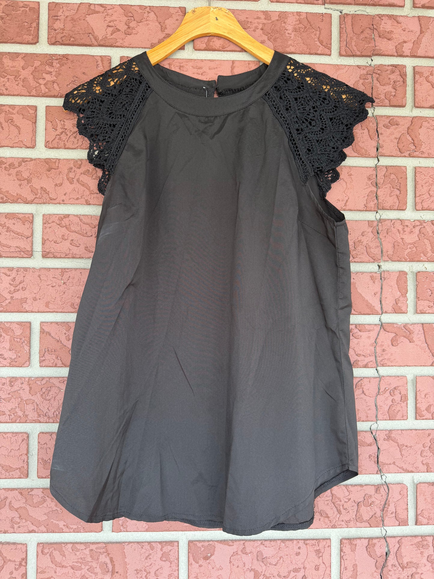 Black top lace sleeve puff