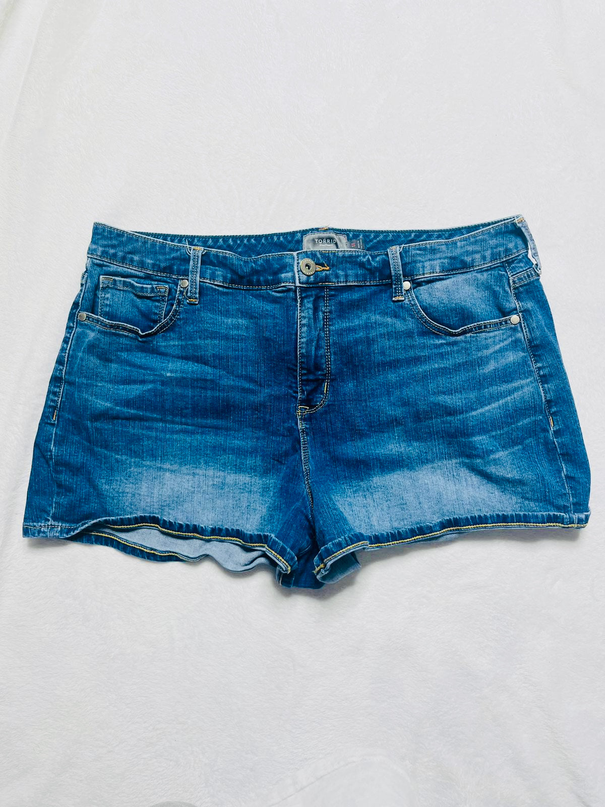 Torrid sale distressed shorts