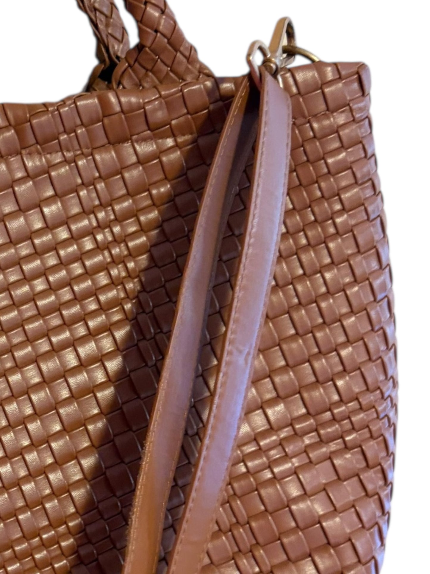 61107 Thirty One Tan croc bag with strap extension