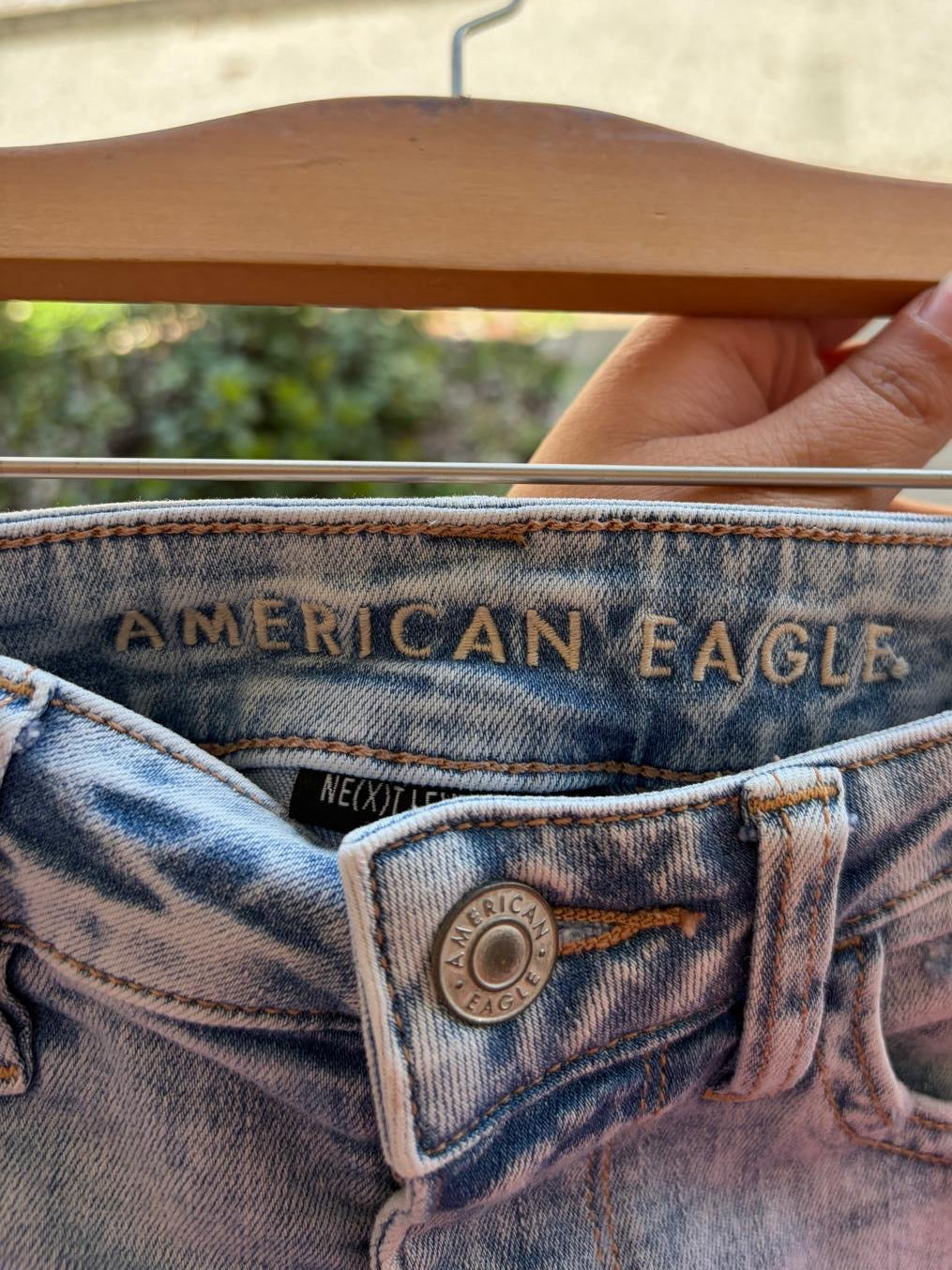 American Eagle light wash ripped denim jeans