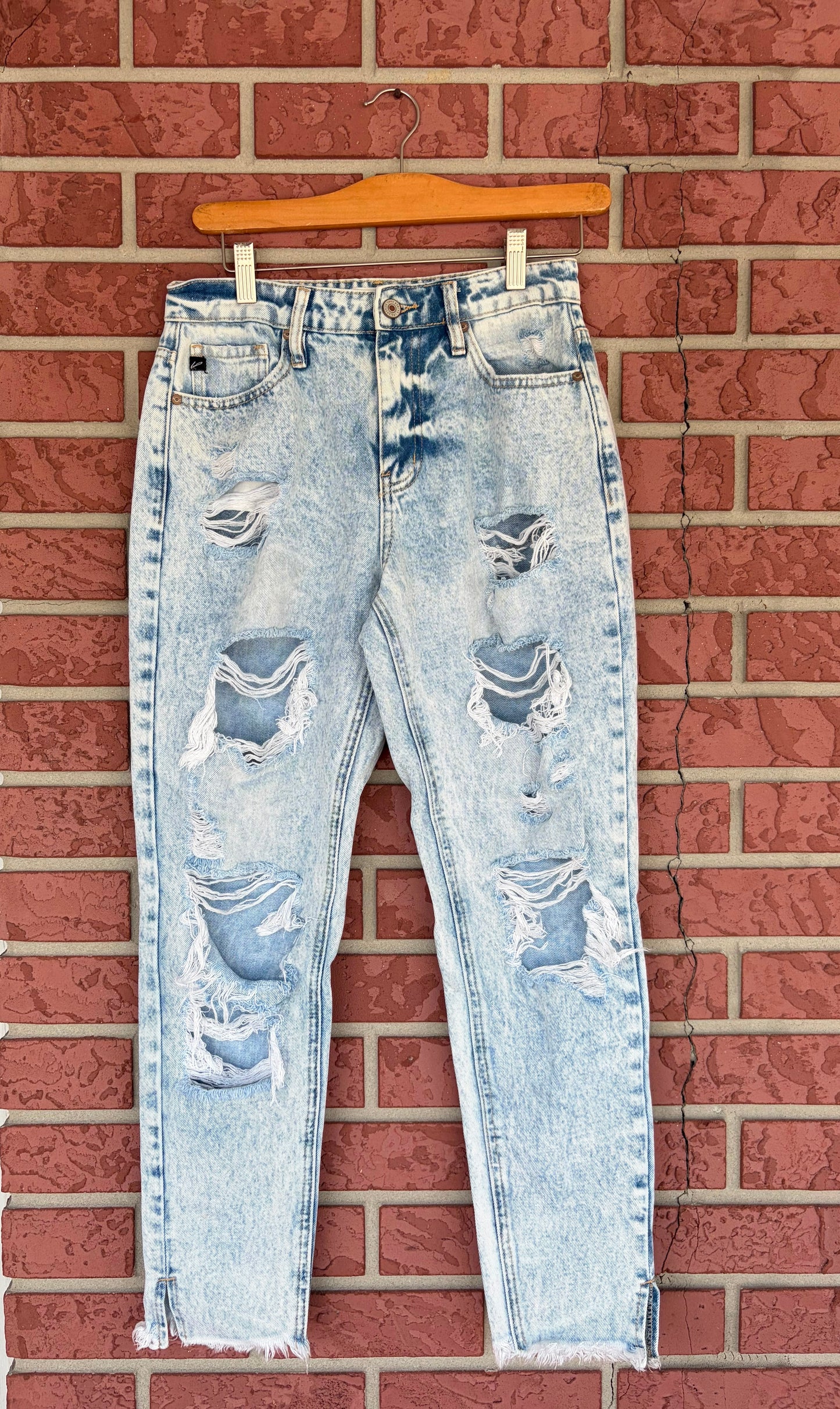 KanCan Light Wash Distressed Jeans