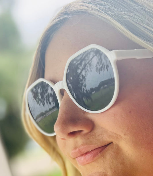 Sunnies black or white sunglasses