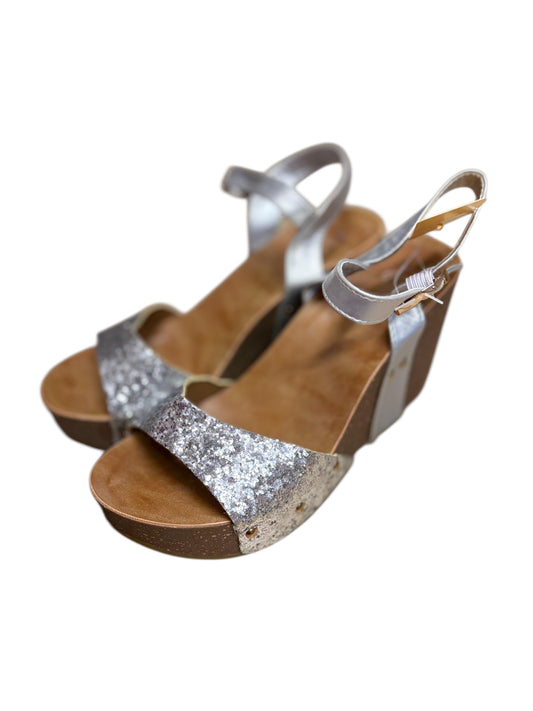 Sparkling silver wooden wedges
