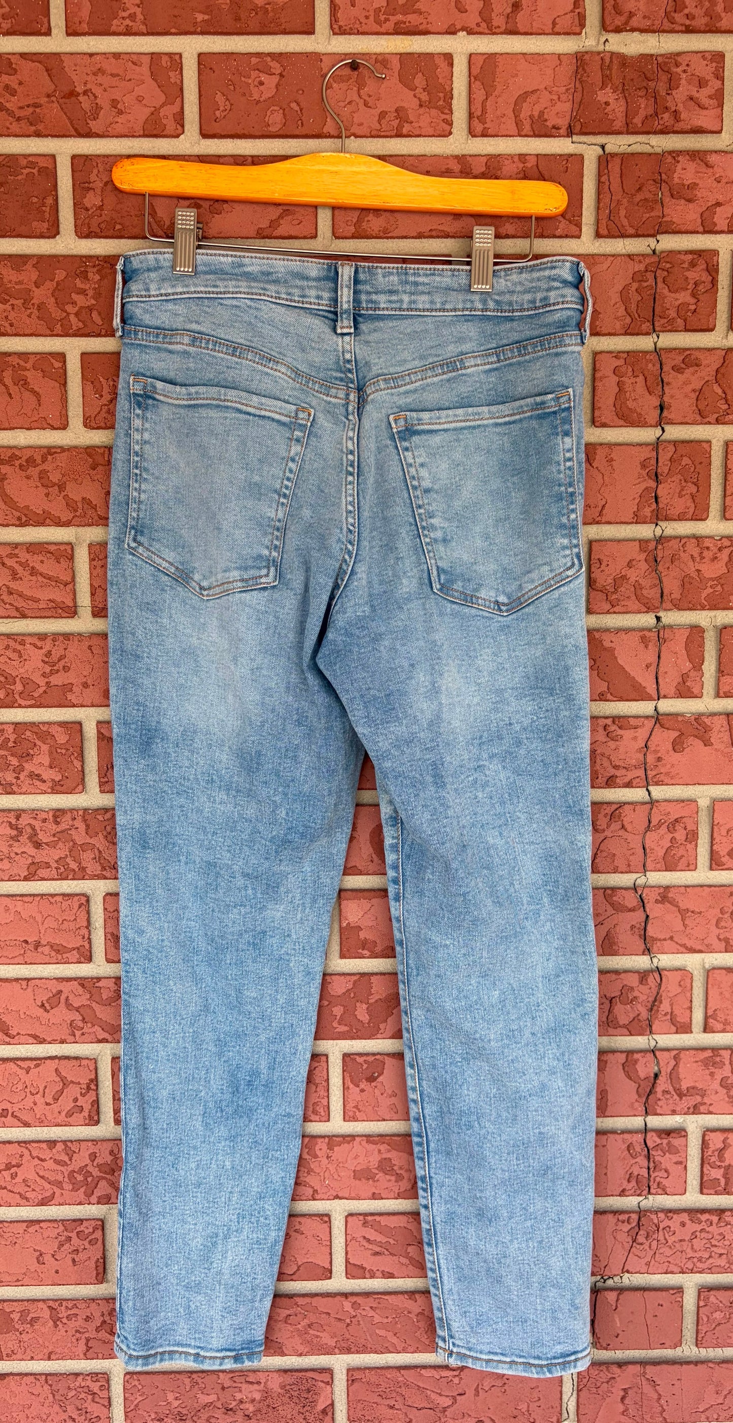 Old Navy Straight leg skinny jeans