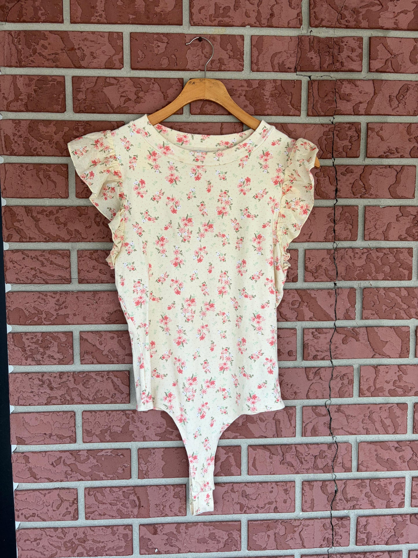 Celebrity, pink floral, ruffle sleeves, bodysuit