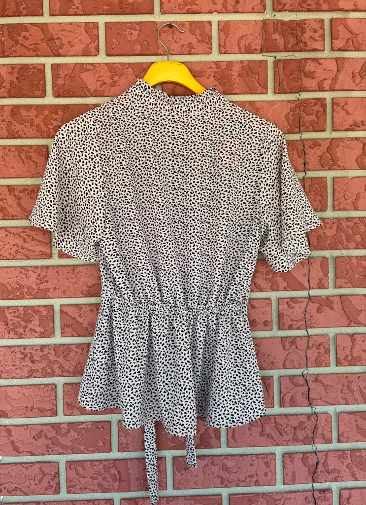 Monteau Los Angeles Spotted V-neck Top