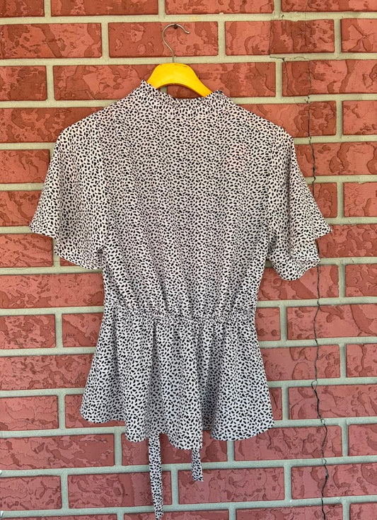Monteau Los Angeles Spotted V-neck Top