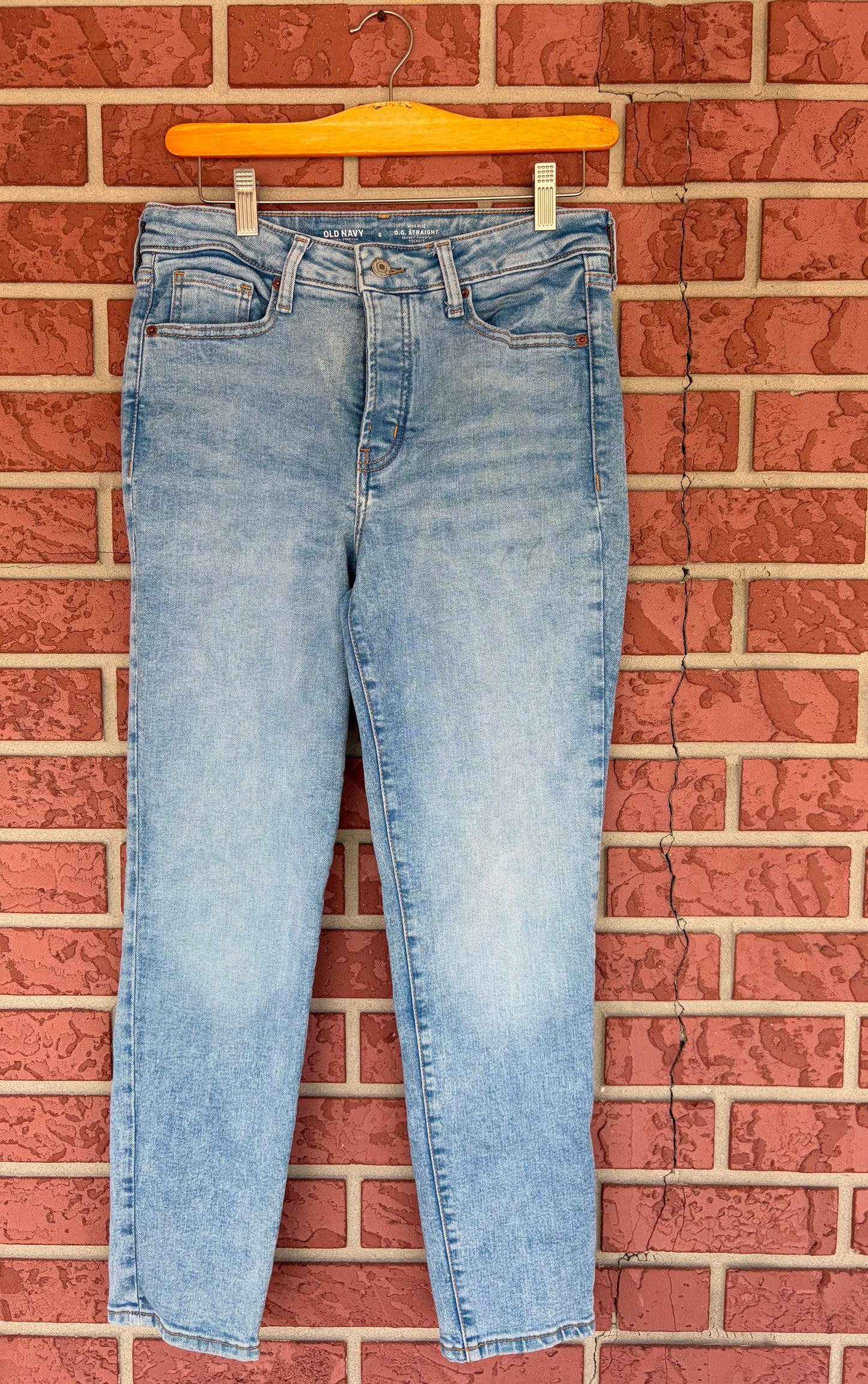 Old Navy Straight leg skinny jeans