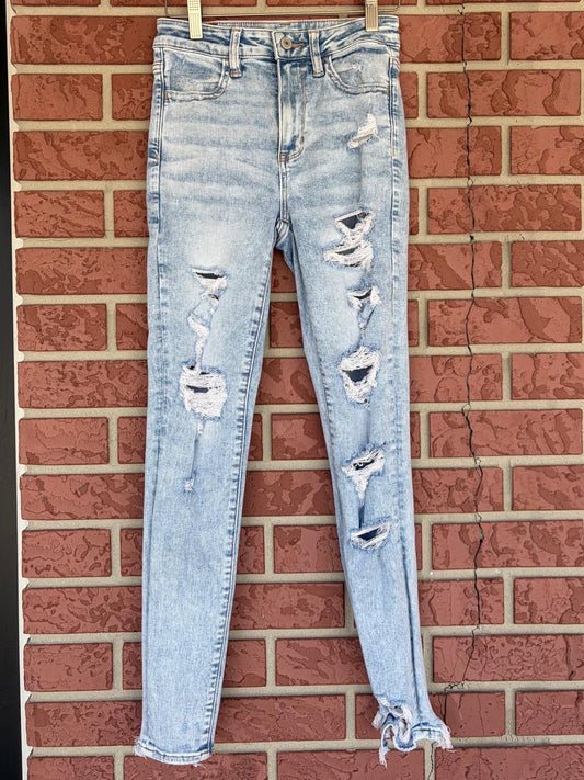American Eagle light wash ripped denim jeans