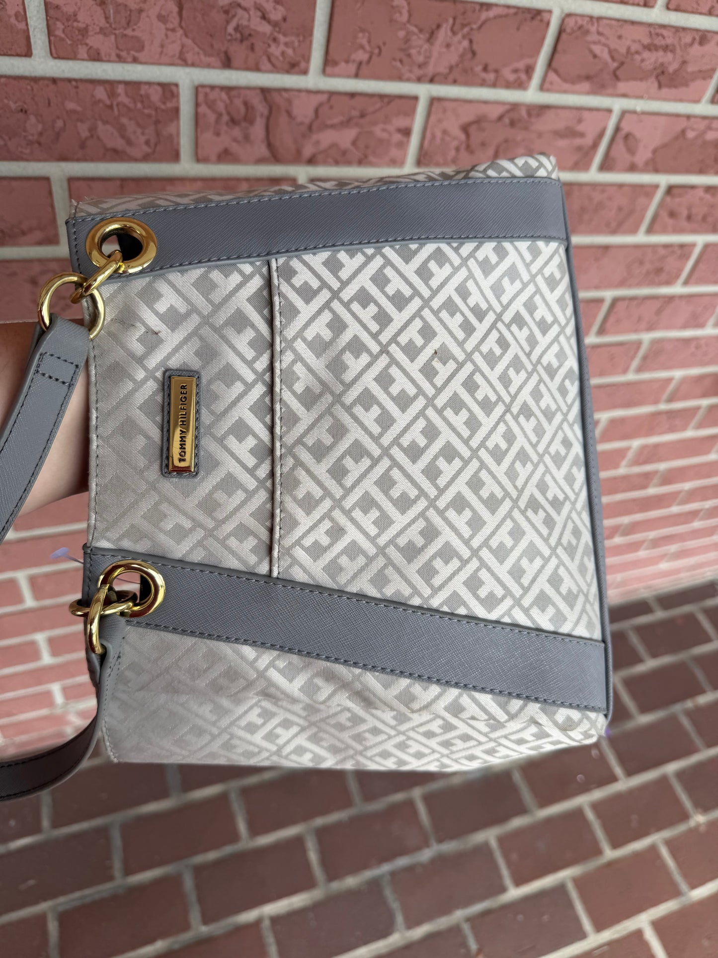 12165 Tommy Hilfiger signature bag