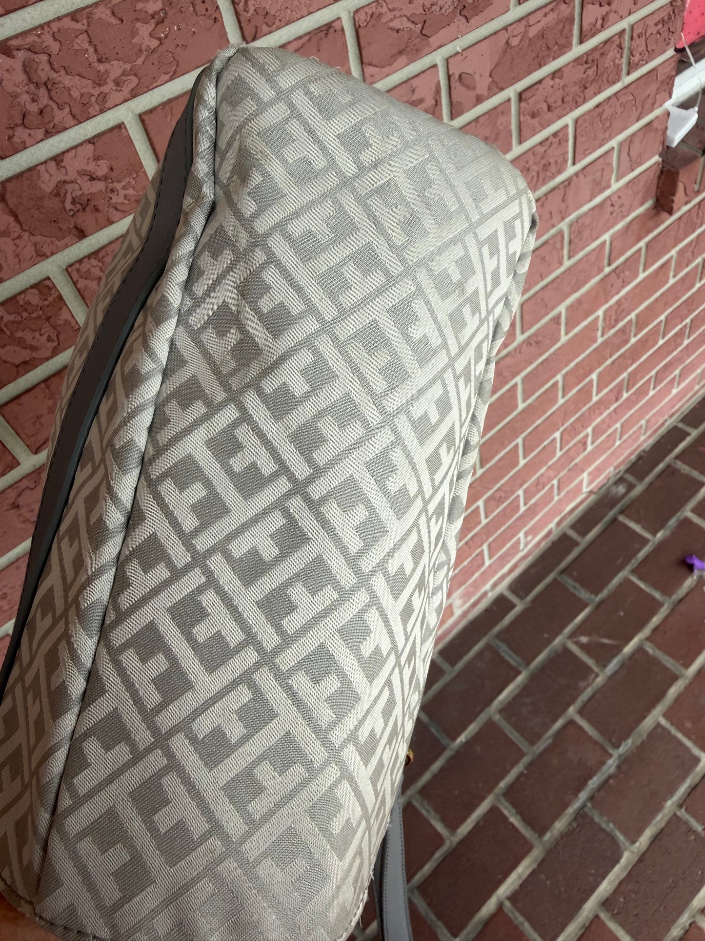 12165 Tommy Hilfiger signature bag