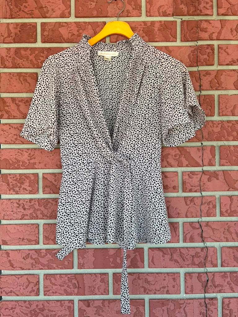 Monteau Los Angeles Spotted V-neck Top