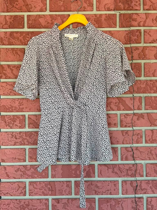 Monteau Los Angeles Spotted V-neck Top
