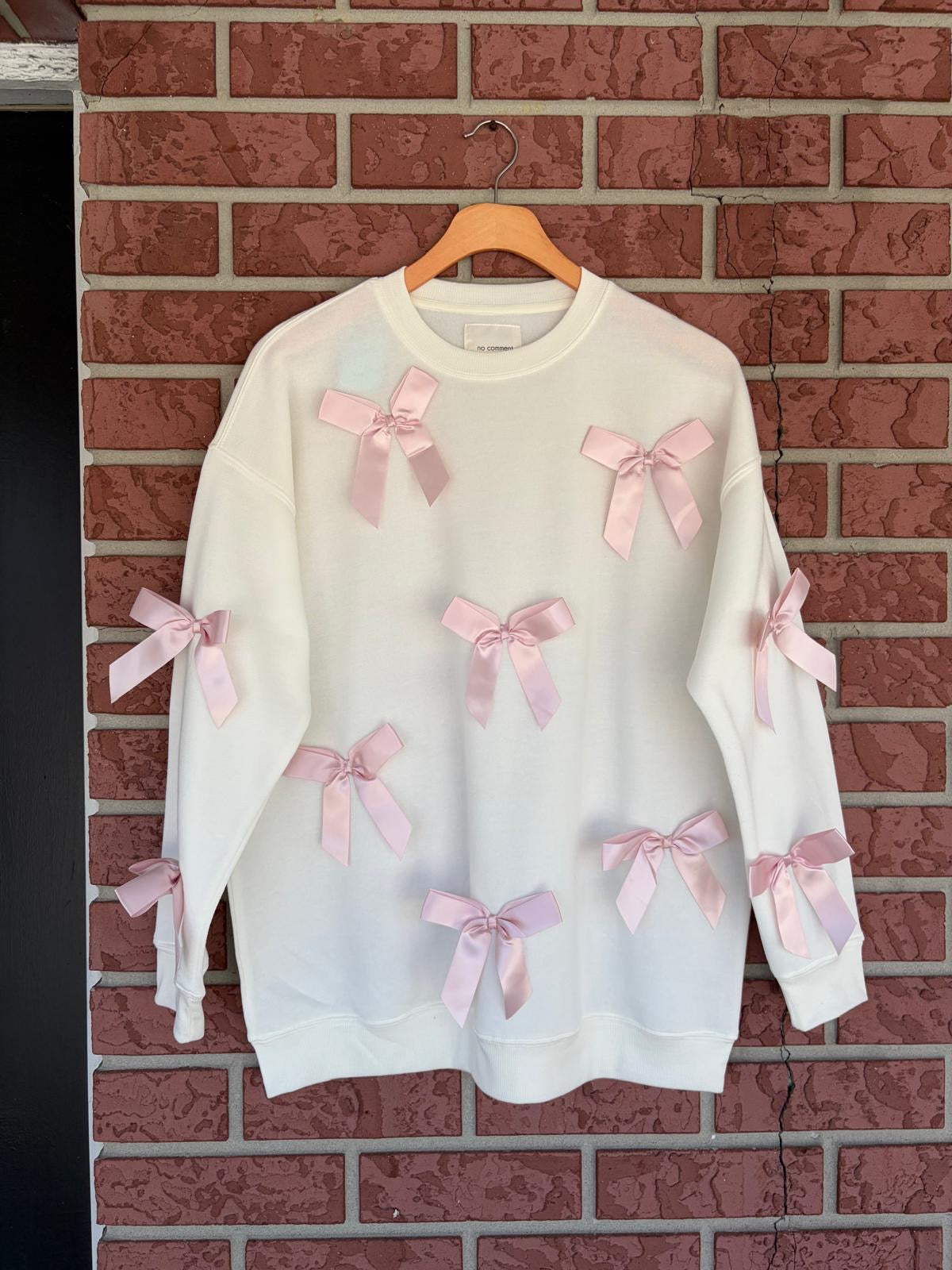 No comment white sweatshirt with pink bows
