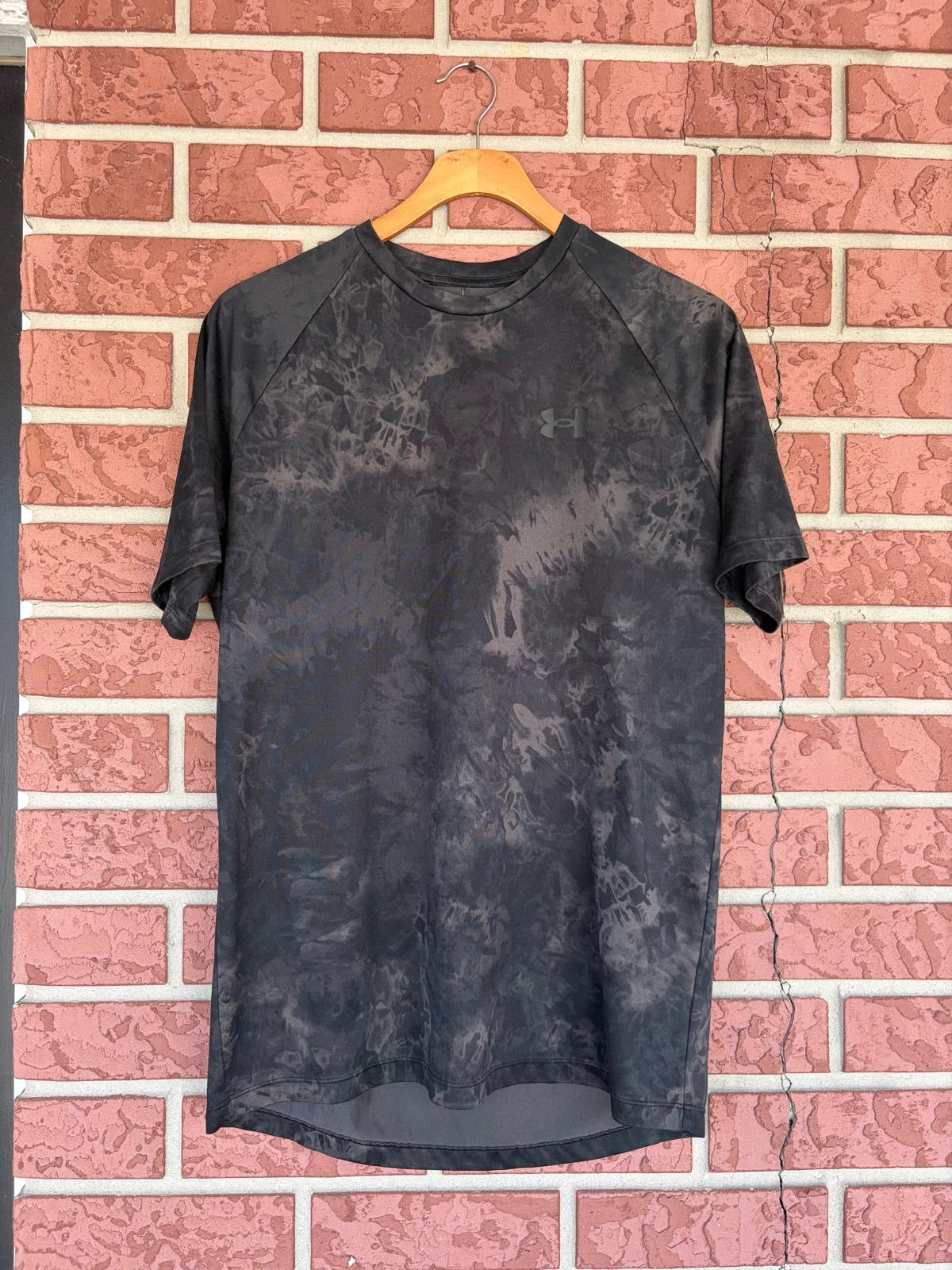 Under armor grey Tshirt