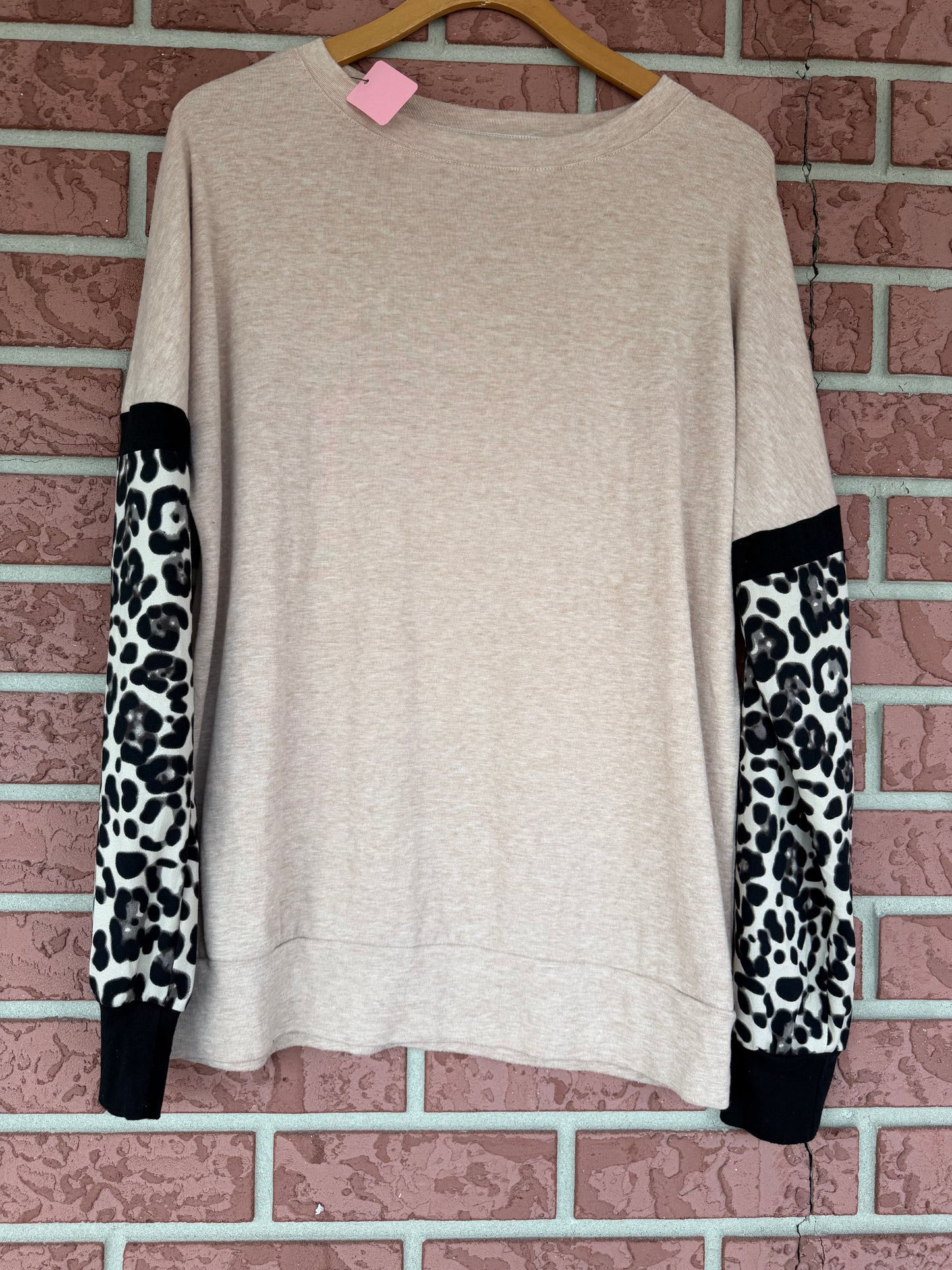 Cheetah print sleeves lightweight long sleeves top