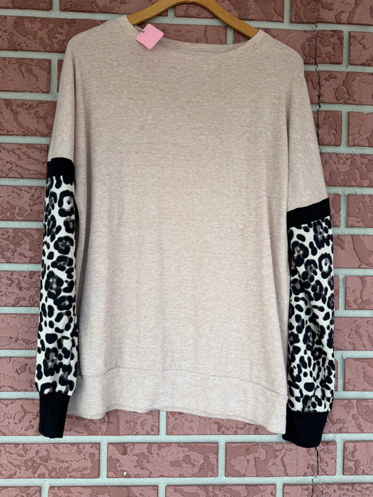 Cheetah print sleeves lightweight long sleeves top