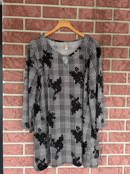 Tacera floral black and white tunic