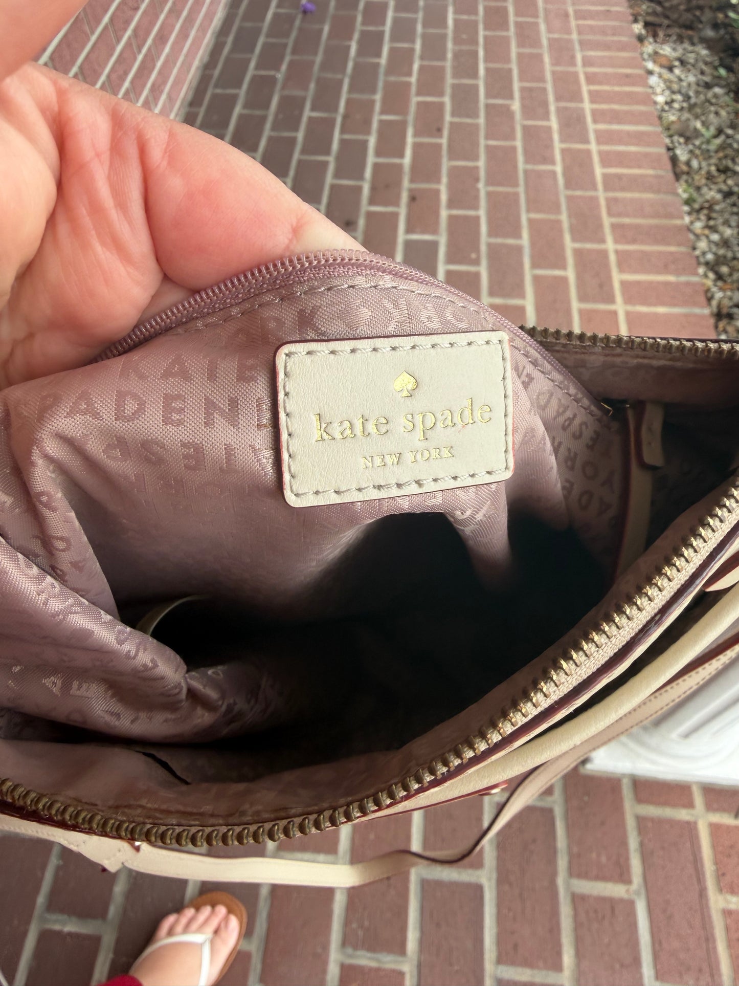 61110 Kate Spade White Cream crossbody bag