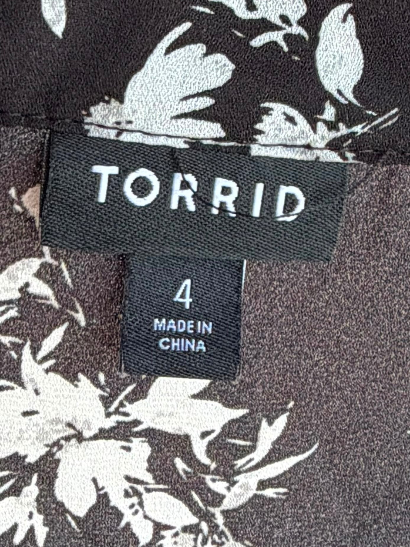 Torrid black ruffle sleeve floral top