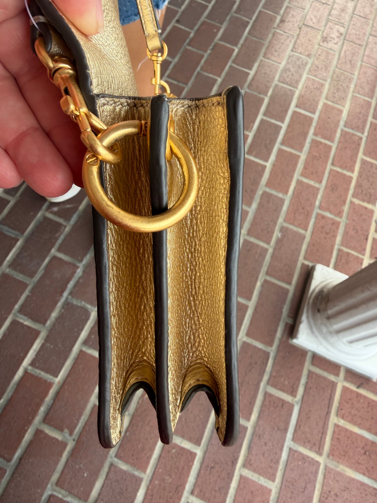 12220 Tory Burch Gold crossbody bag