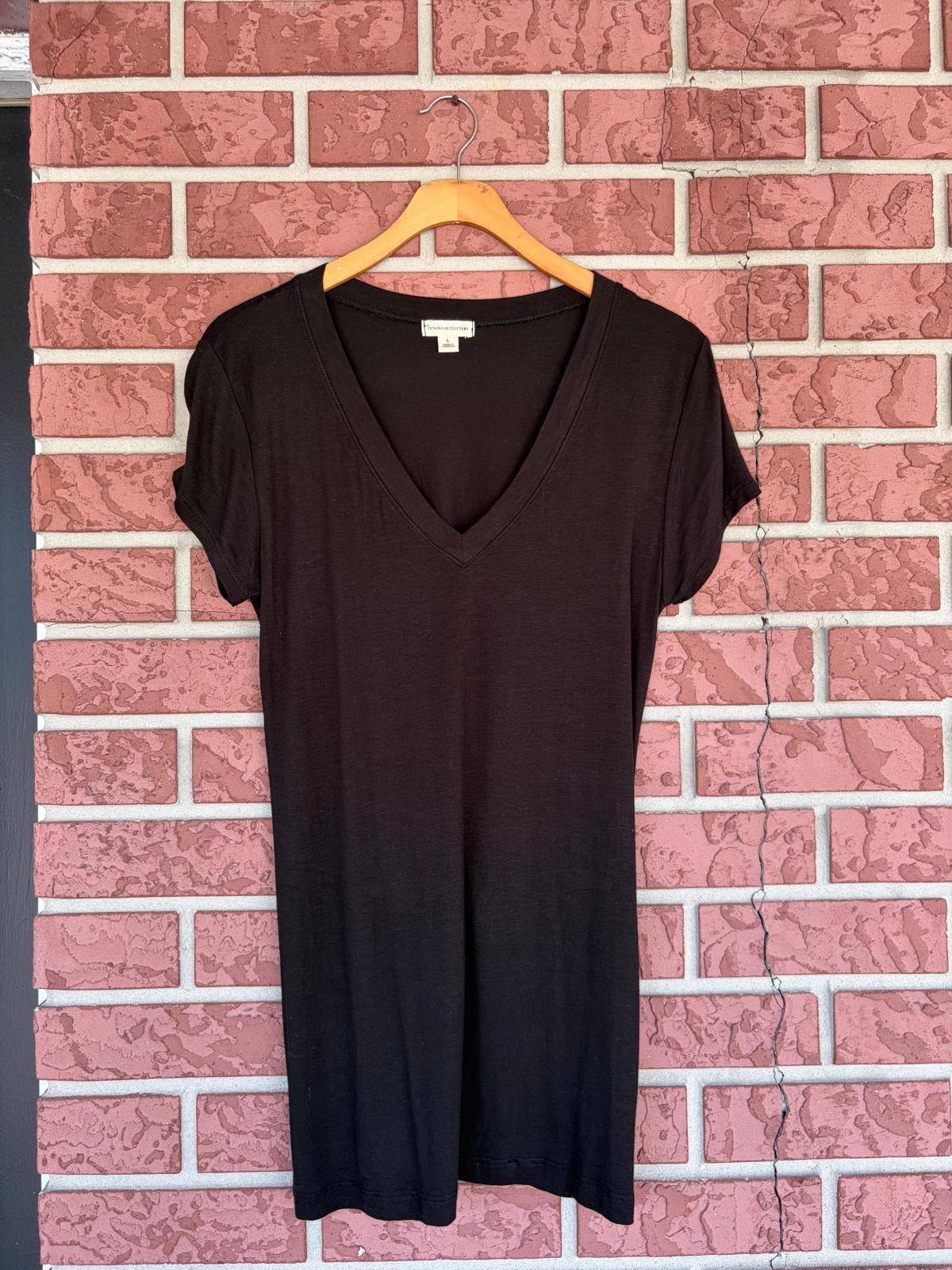 Zenana black v neck Tshirt