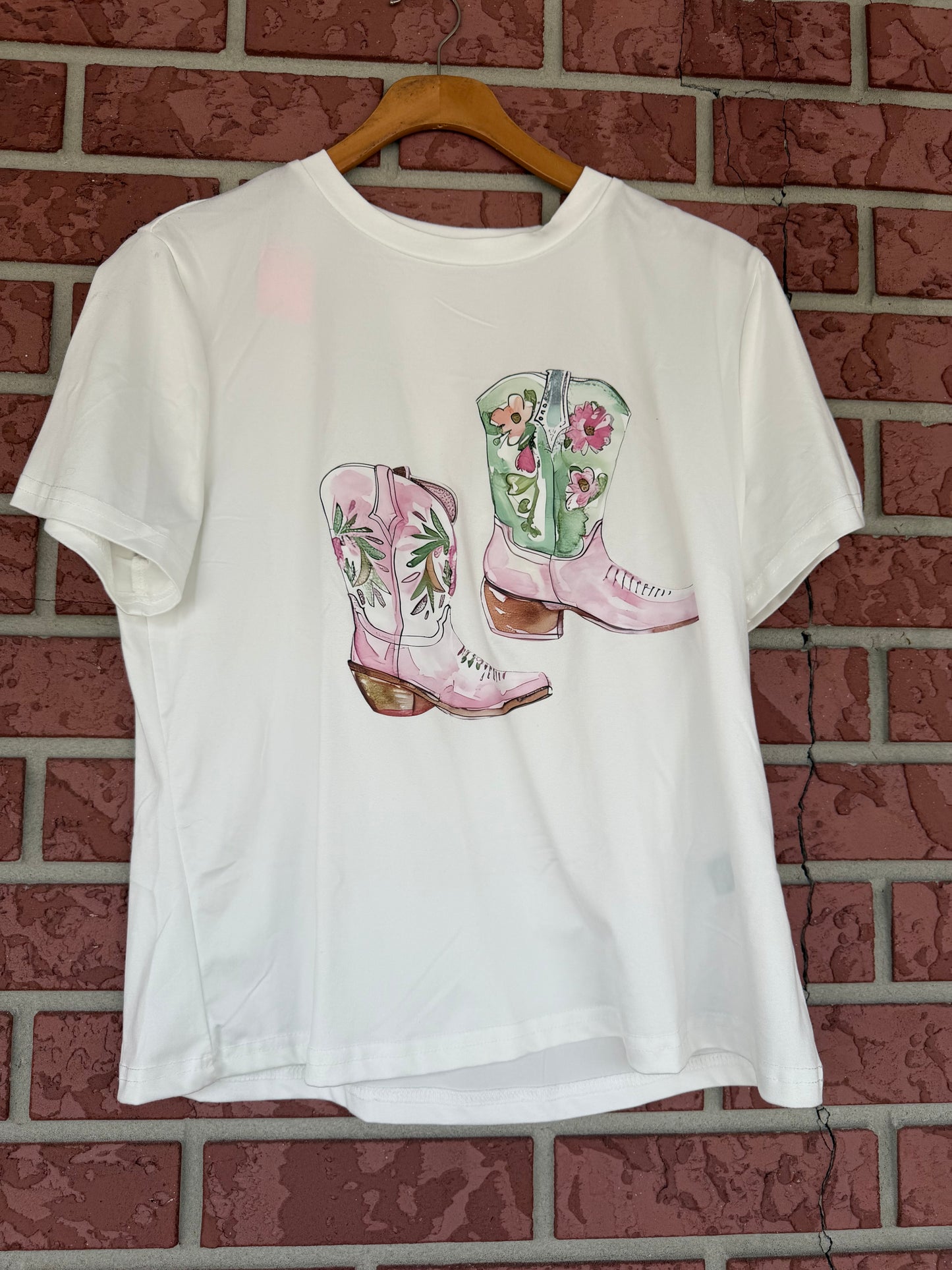 Boots white Tshirt