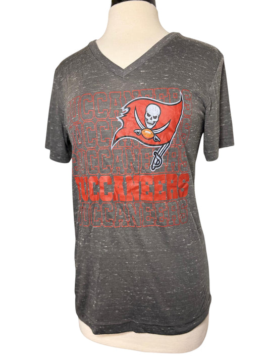 Bucs tee grey