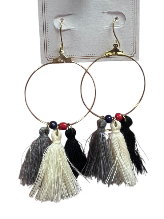 Earring tassel love grey