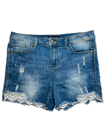 Versona lace peek shorts