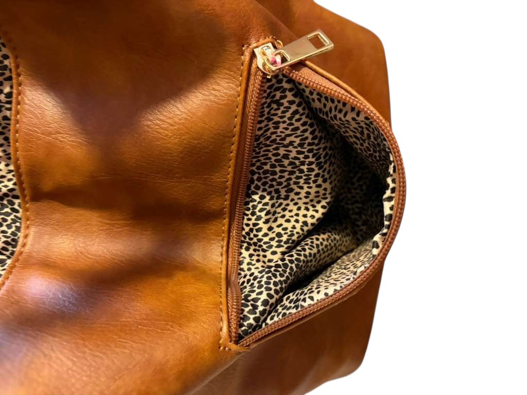 61100 Tan leather bag