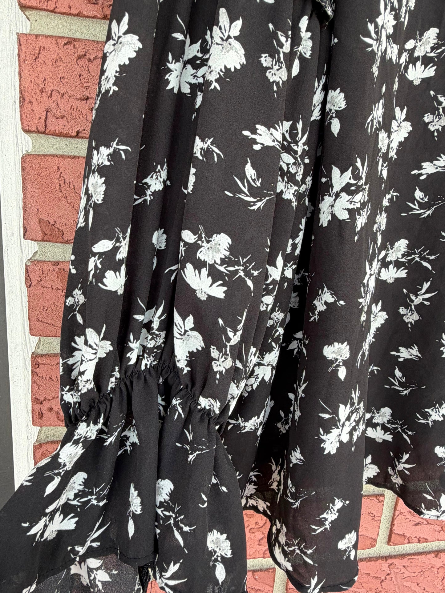 Torrid black ruffle sleeve floral top