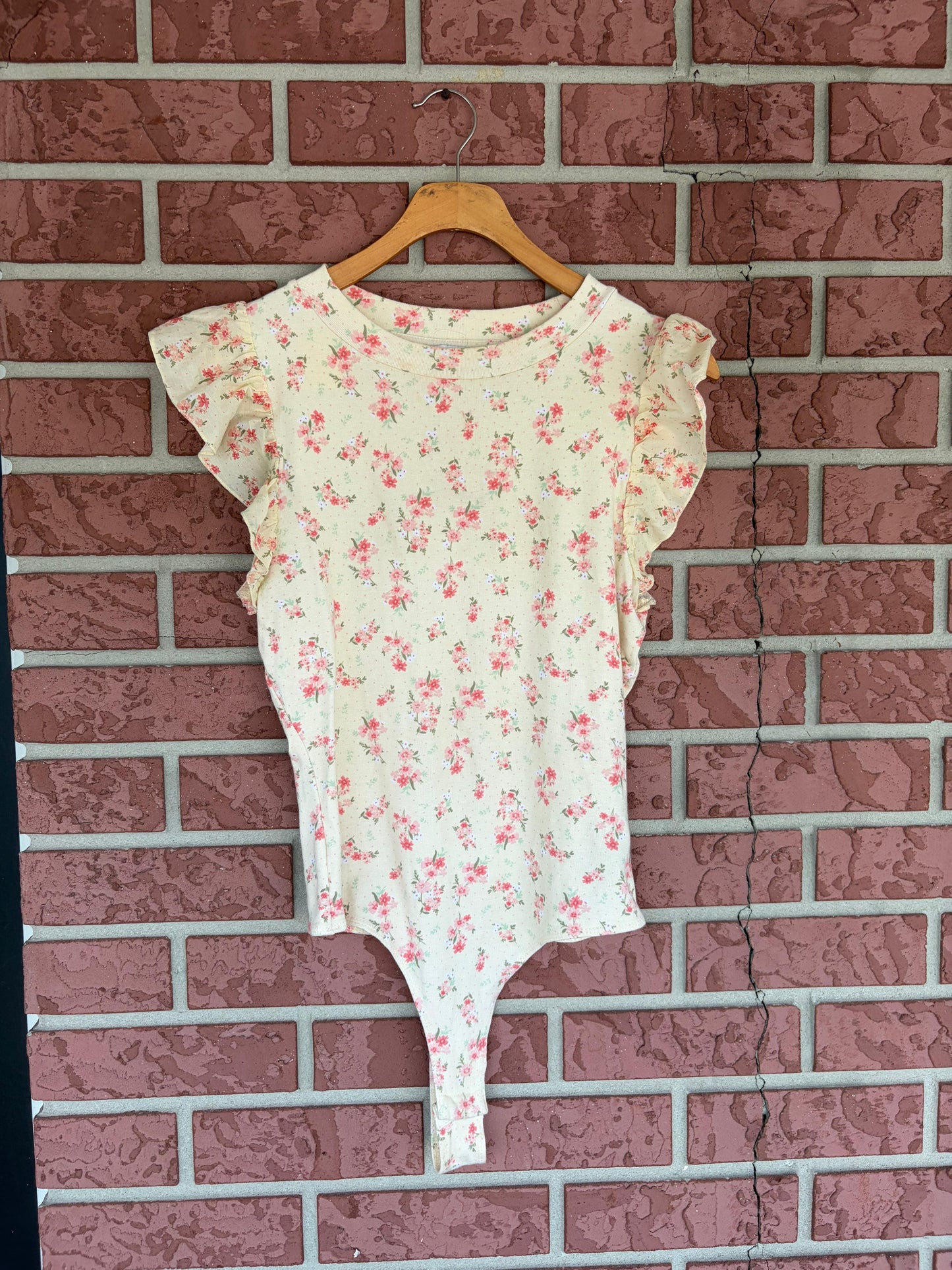 Celebrity, pink floral, ruffle sleeves, bodysuit