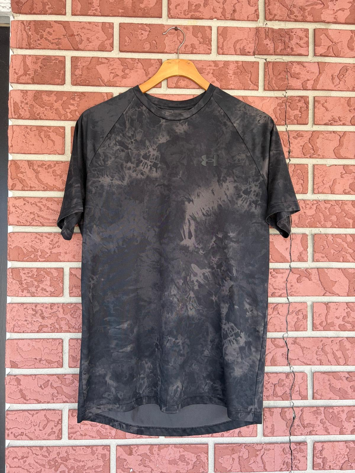 Under armor grey Tshirt