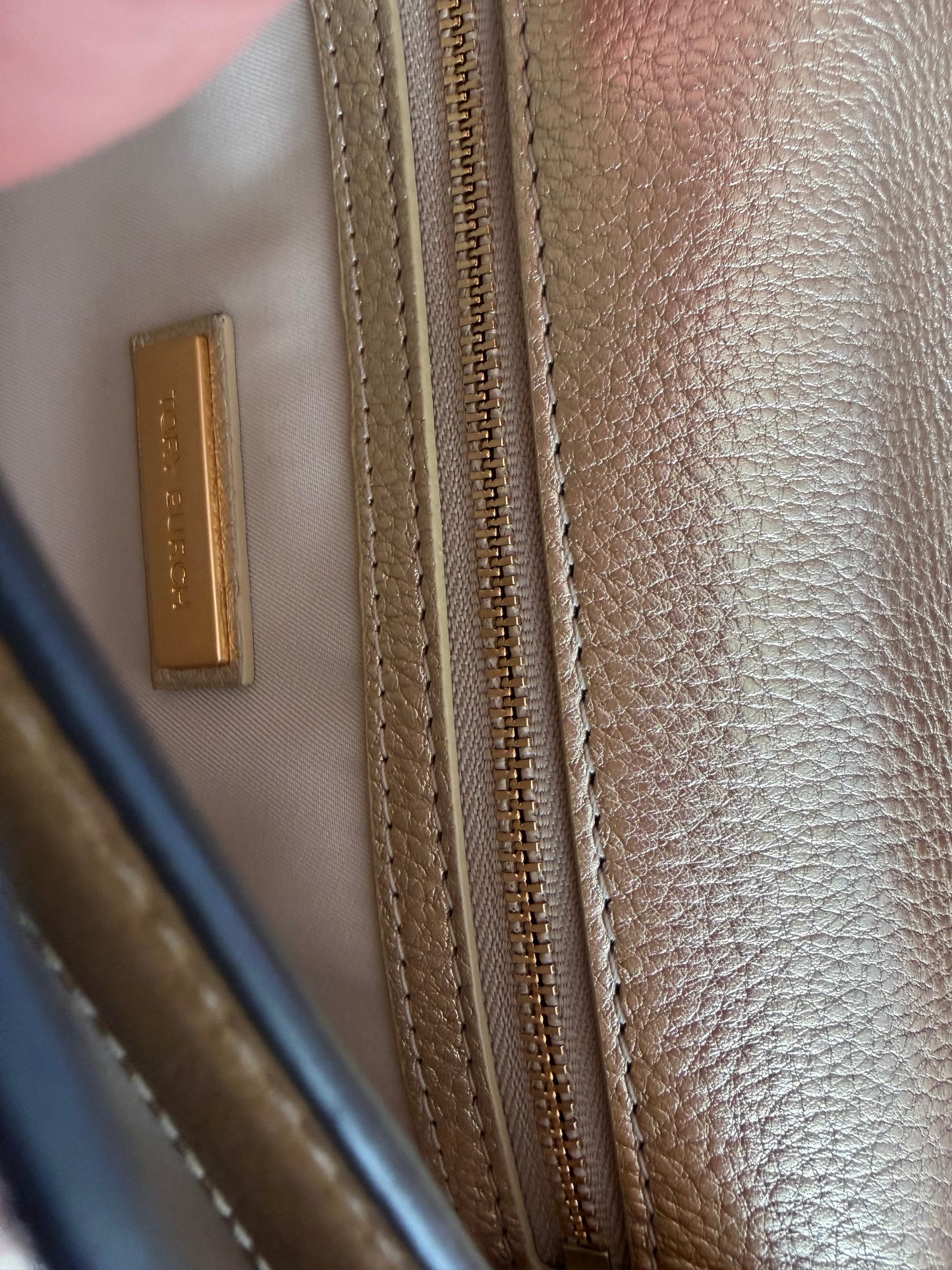 12220 Tory Burch Gold crossbody bag