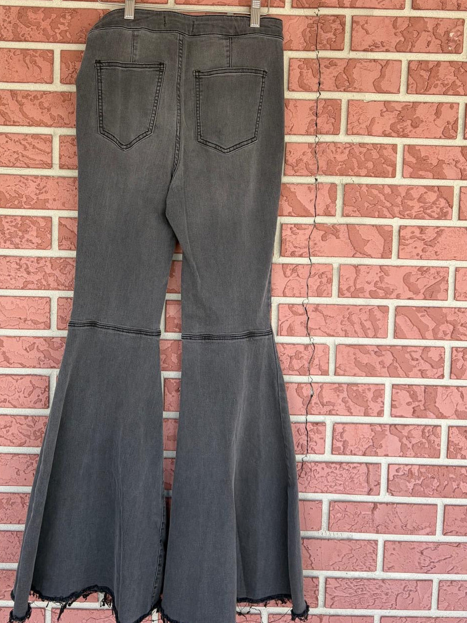 We the Free 29 black bell bottoms