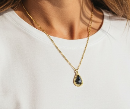 Tear drop necklace black
