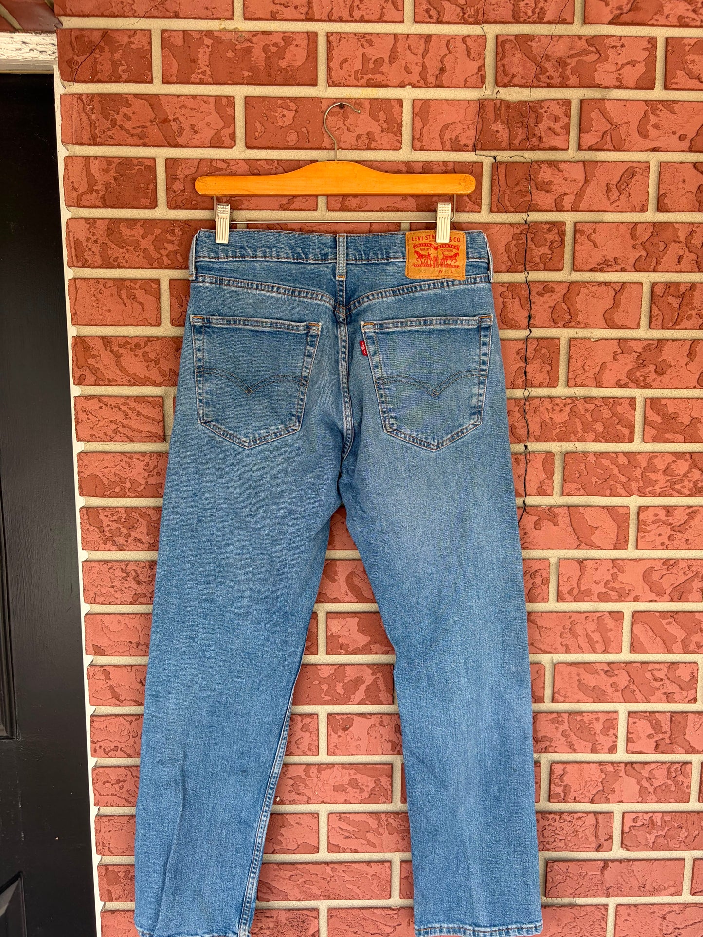 Levi Medium Wash Jeans