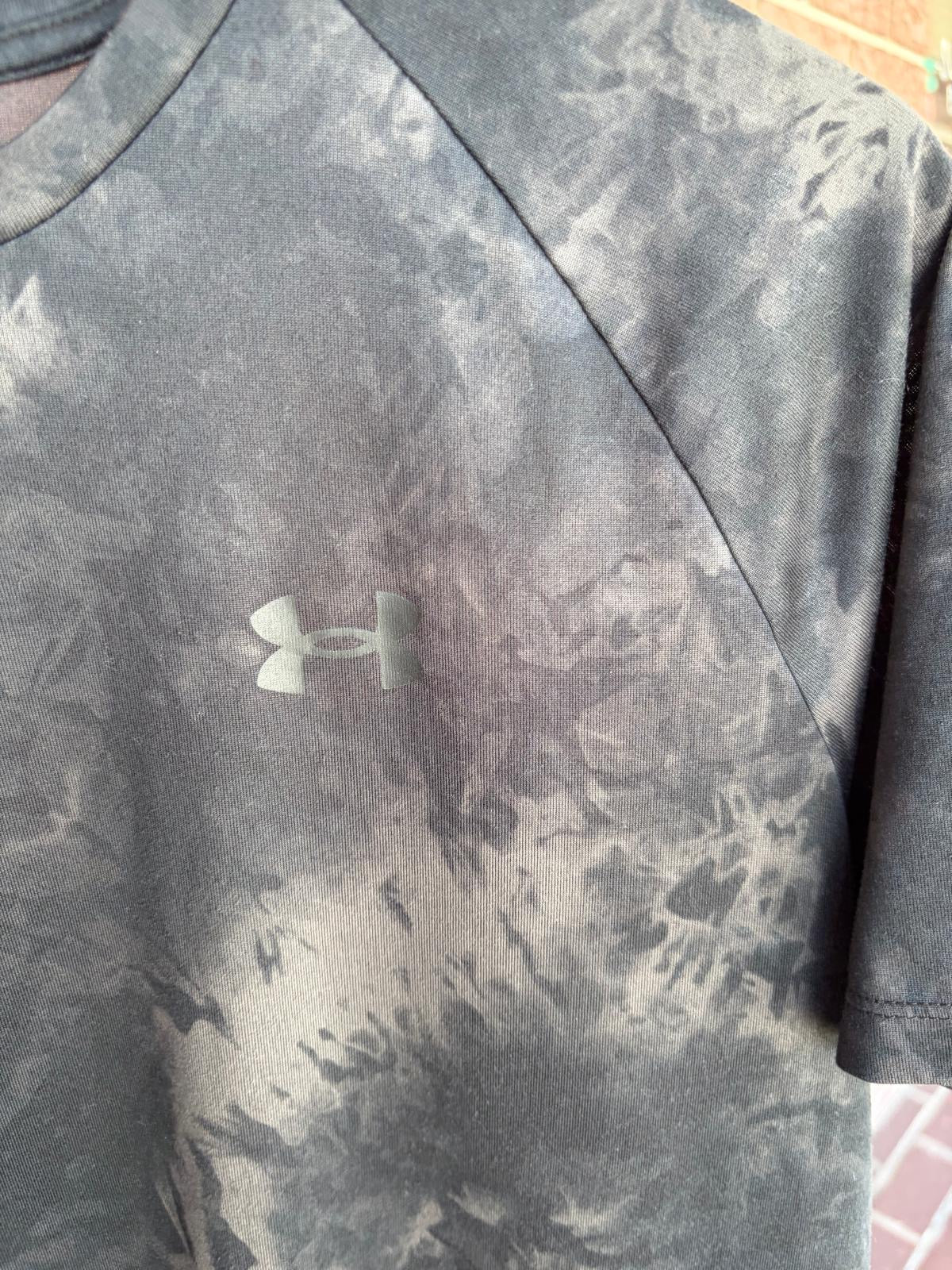 Under armor grey Tshirt