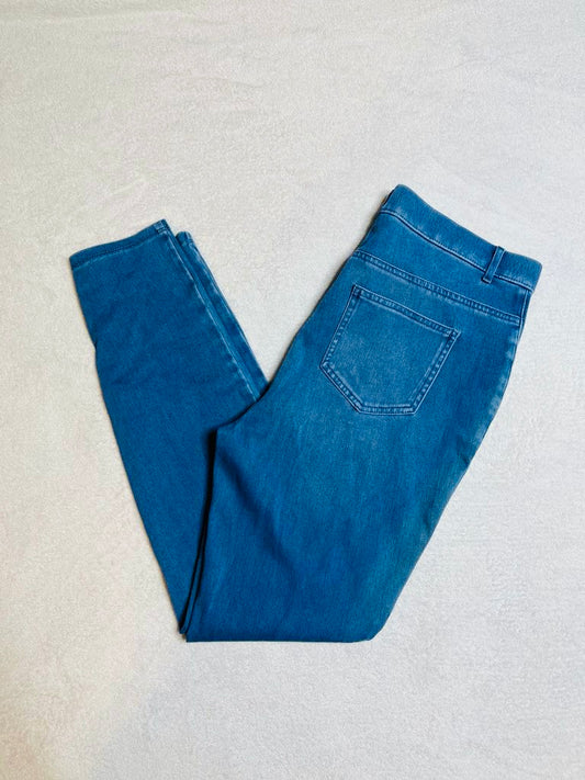 Blue jeans pull on style