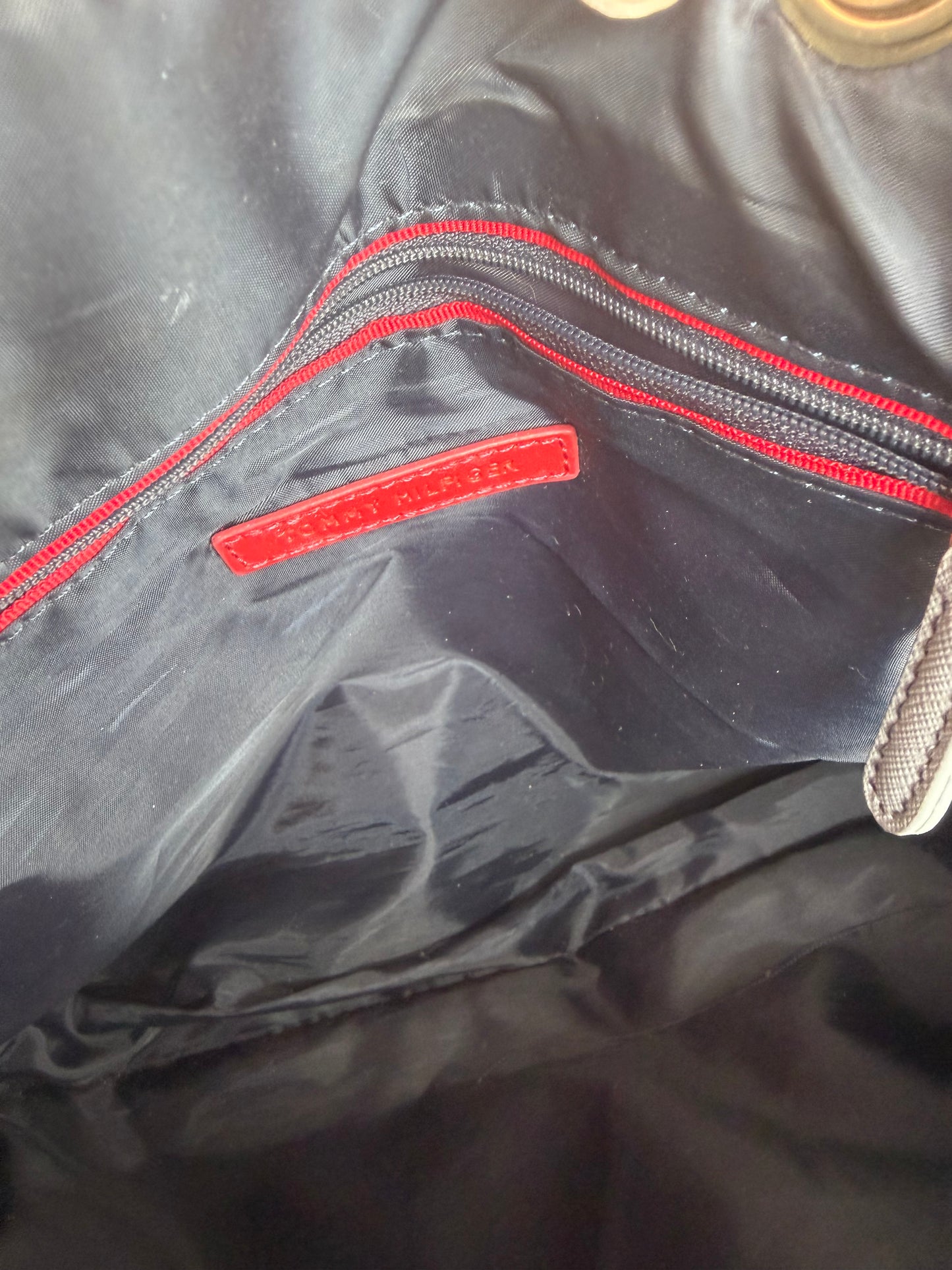 12165 Tommy Hilfiger signature bag