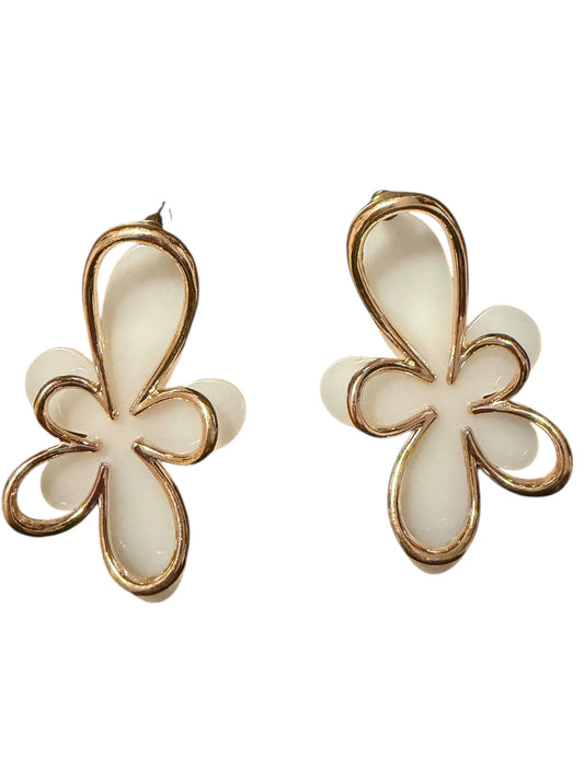 Floral design gold tone earrings