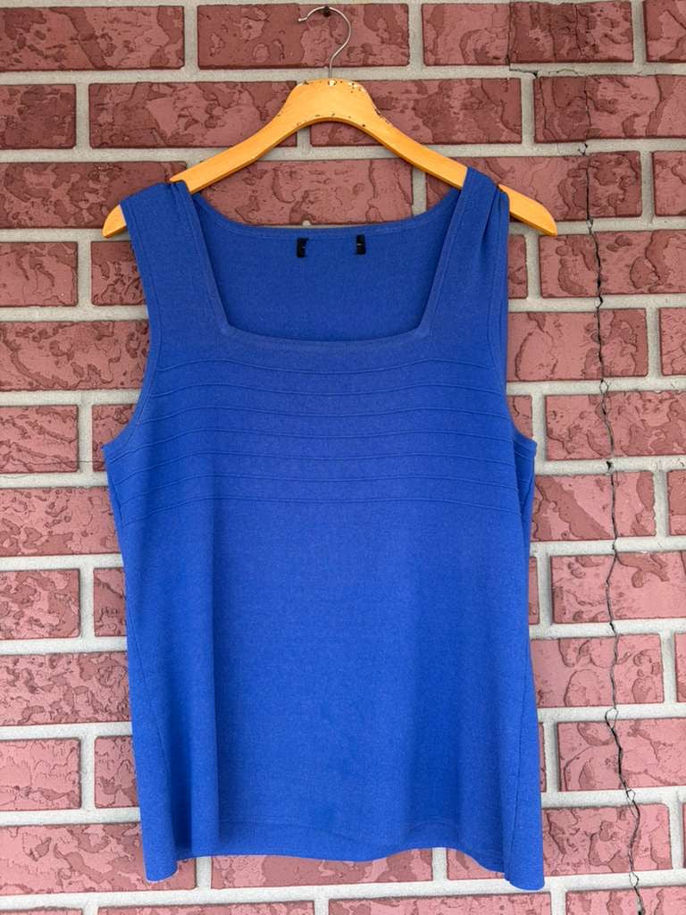 9907 Blue Square Top