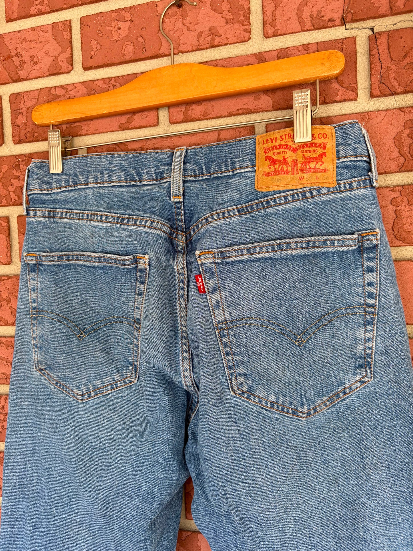 Levi Medium Wash Jeans