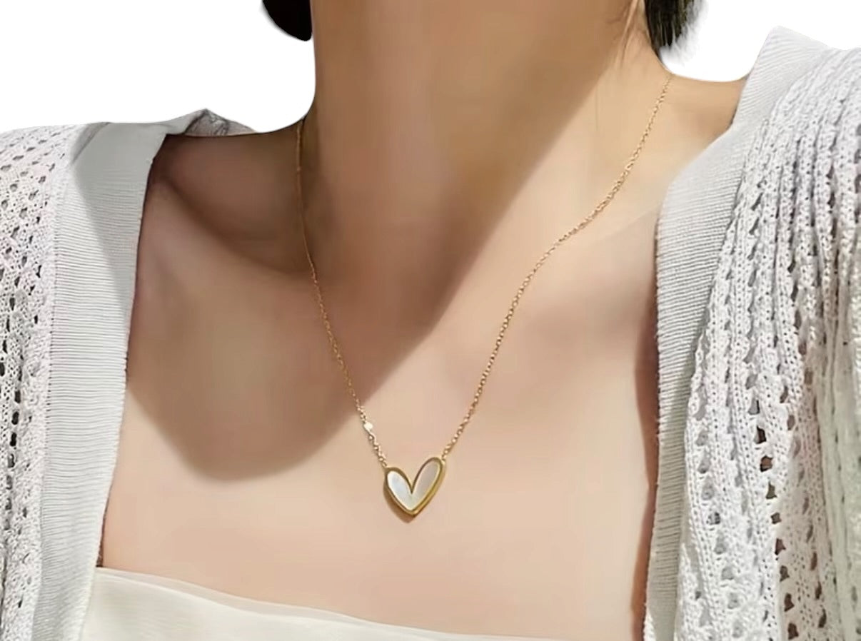 Heart of the pearl necklace