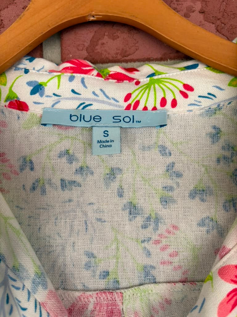 Blu Sol floral button up top