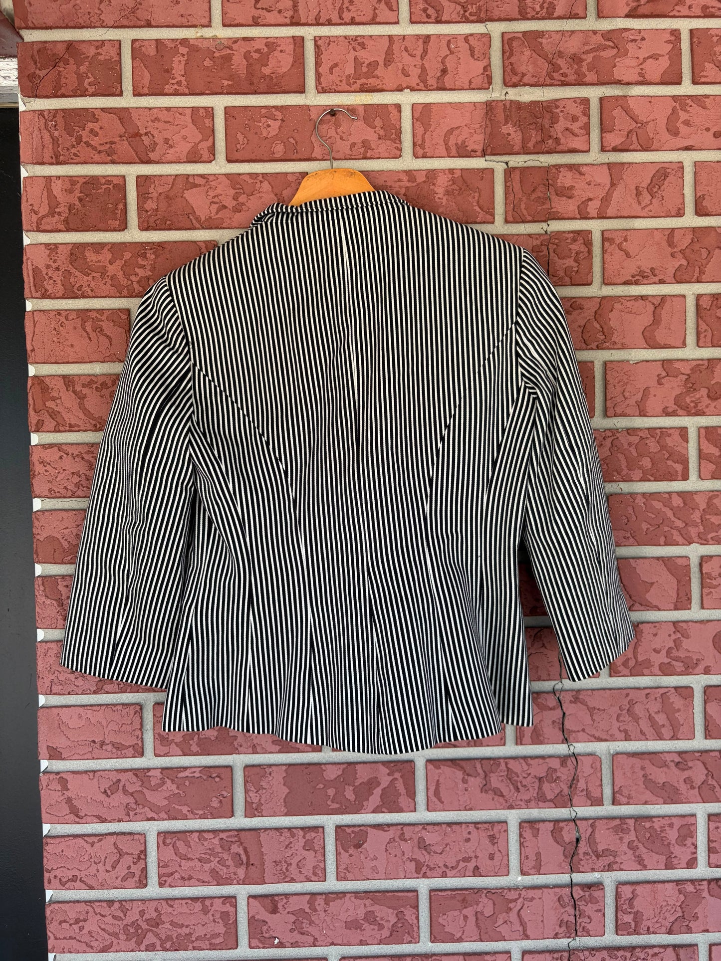 Chaps striped back white blazer