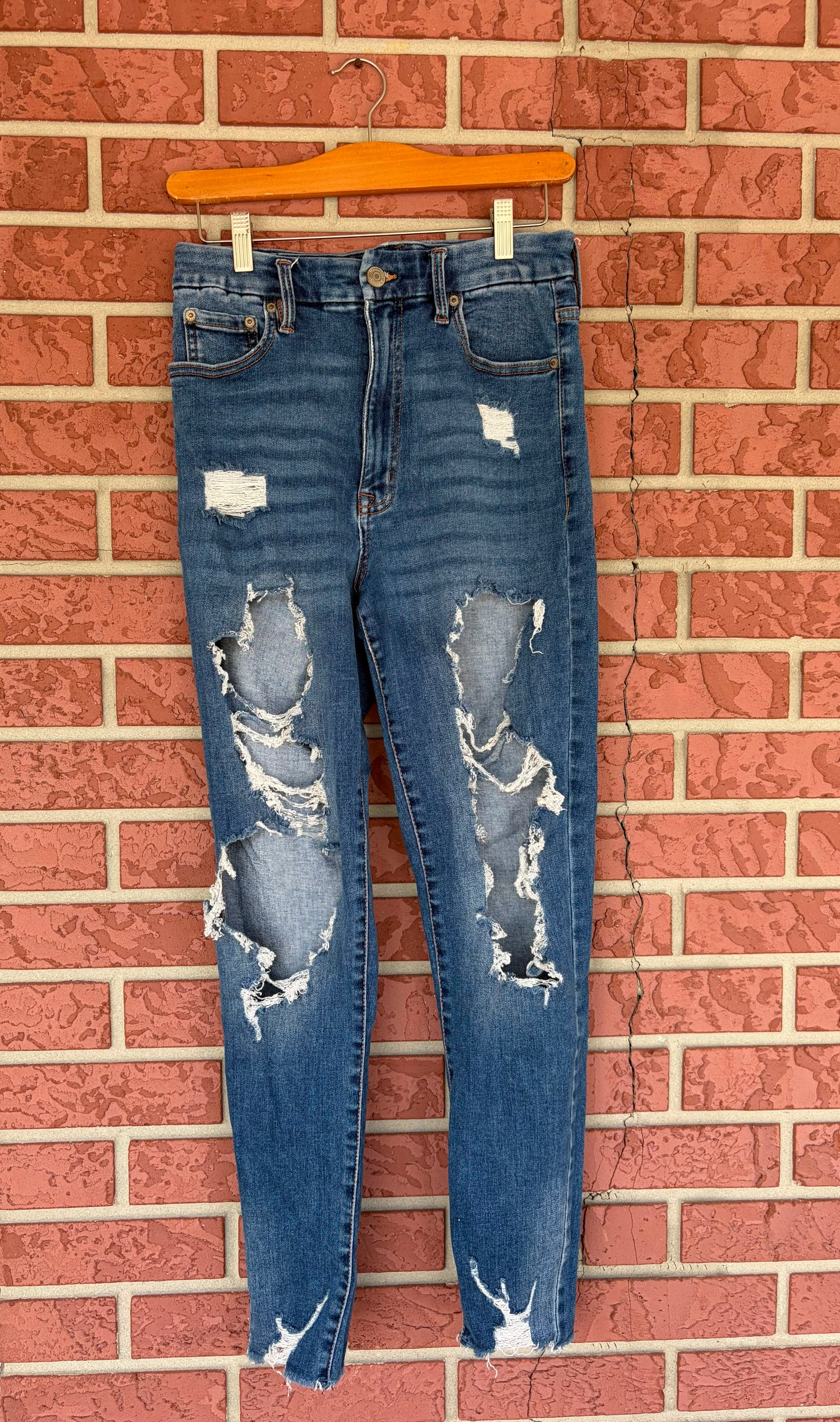 21 Aéropostale Distressed Dark Wash Jeans
